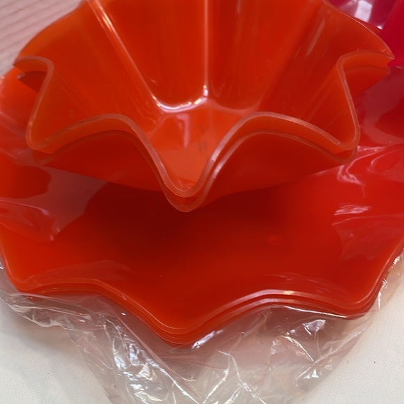 Tupperware whimsical plates & bowls (11) - Picture 2 of 5